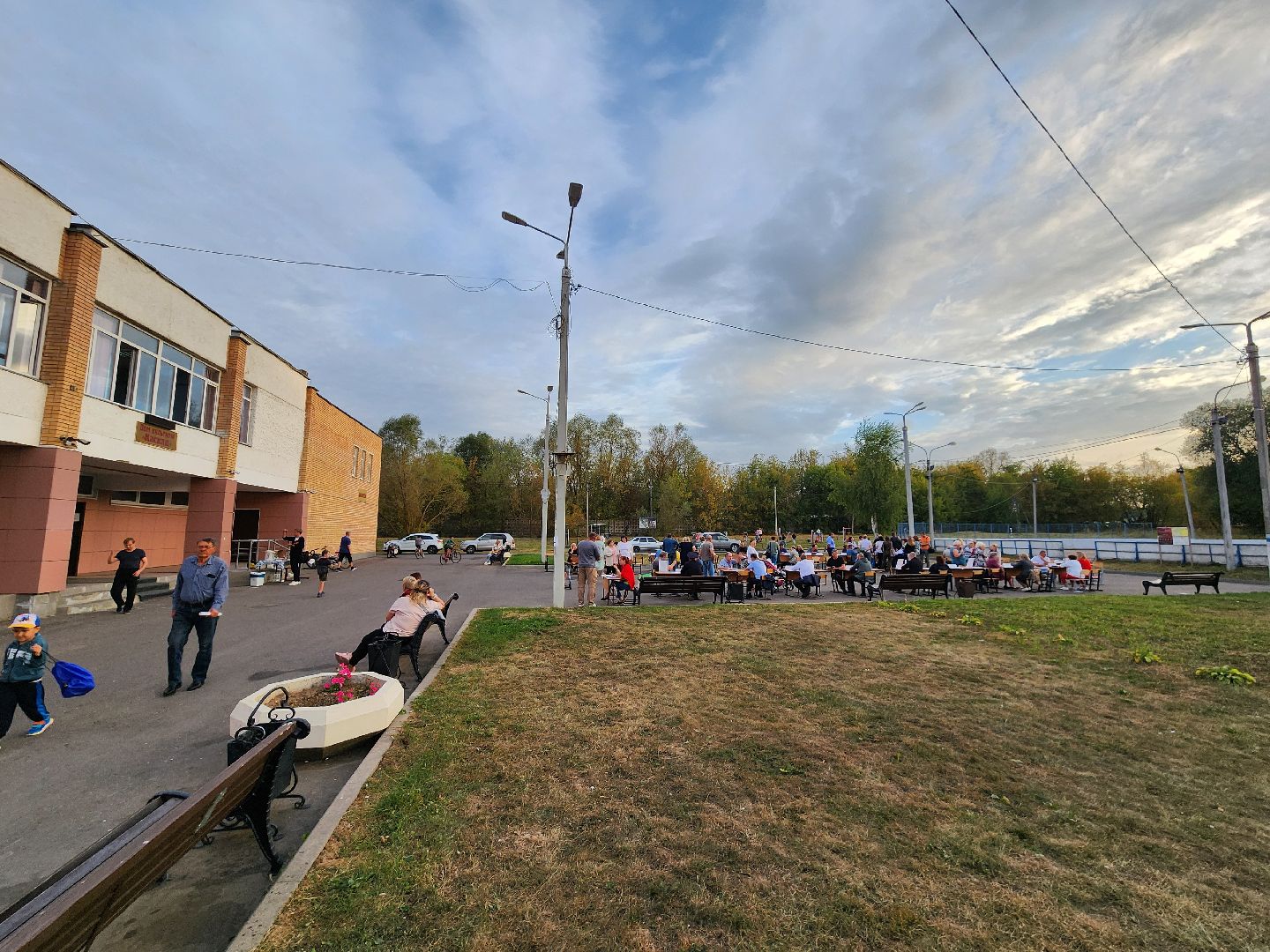 Чехов, поселок Васькино, выездная администрация, встреча с жителями, обращения жителей, Елена Валяева, многодетная мама, жильё, земельные участки, освещение, пешеходный переход, электроснабжение, контейнерная площадка,