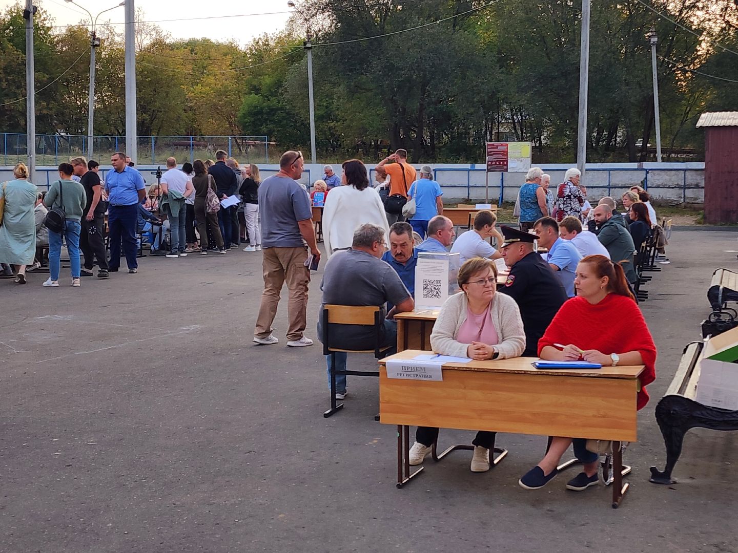 Чехов, поселок Васькино, выездная администрация, встреча с жителями, обращения жителей, Елена Валяева, многодетная мама, жильё, земельные участки, освещение, пешеходный переход, электроснабжение, контейнерная площадка,