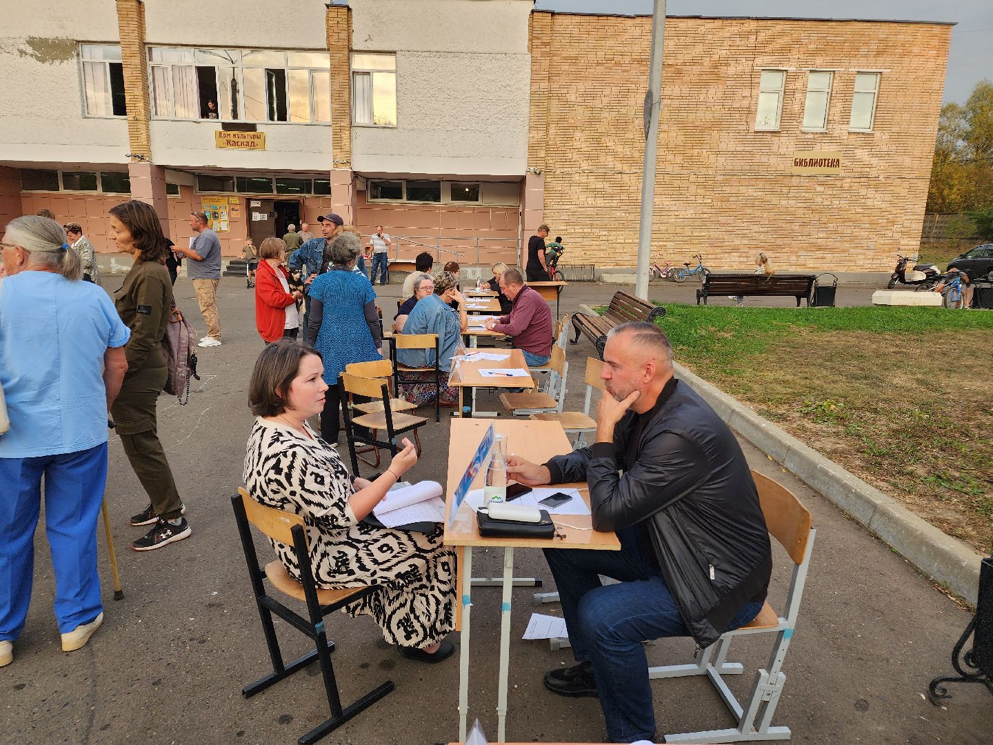 Чехов, поселок Васькино, выездная администрация, встреча с жителями, обращения жителей, Елена Валяева, многодетная мама, жильё, земельные участки, освещение, пешеходный переход, электроснабжение, контейнерная площадка,