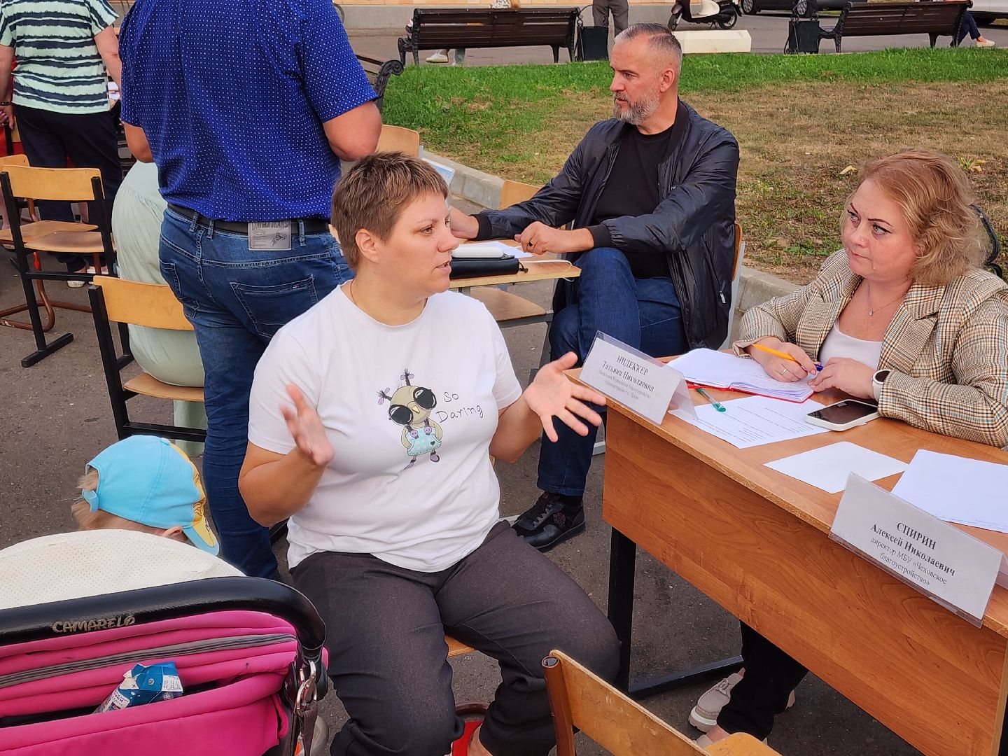 Чехов, поселок Васькино, выездная администрация, встреча с жителями, обращения жителей, Елена Валяева, многодетная мама, жильё, земельные участки, освещение, пешеходный переход, электроснабжение, контейнерная площадка,