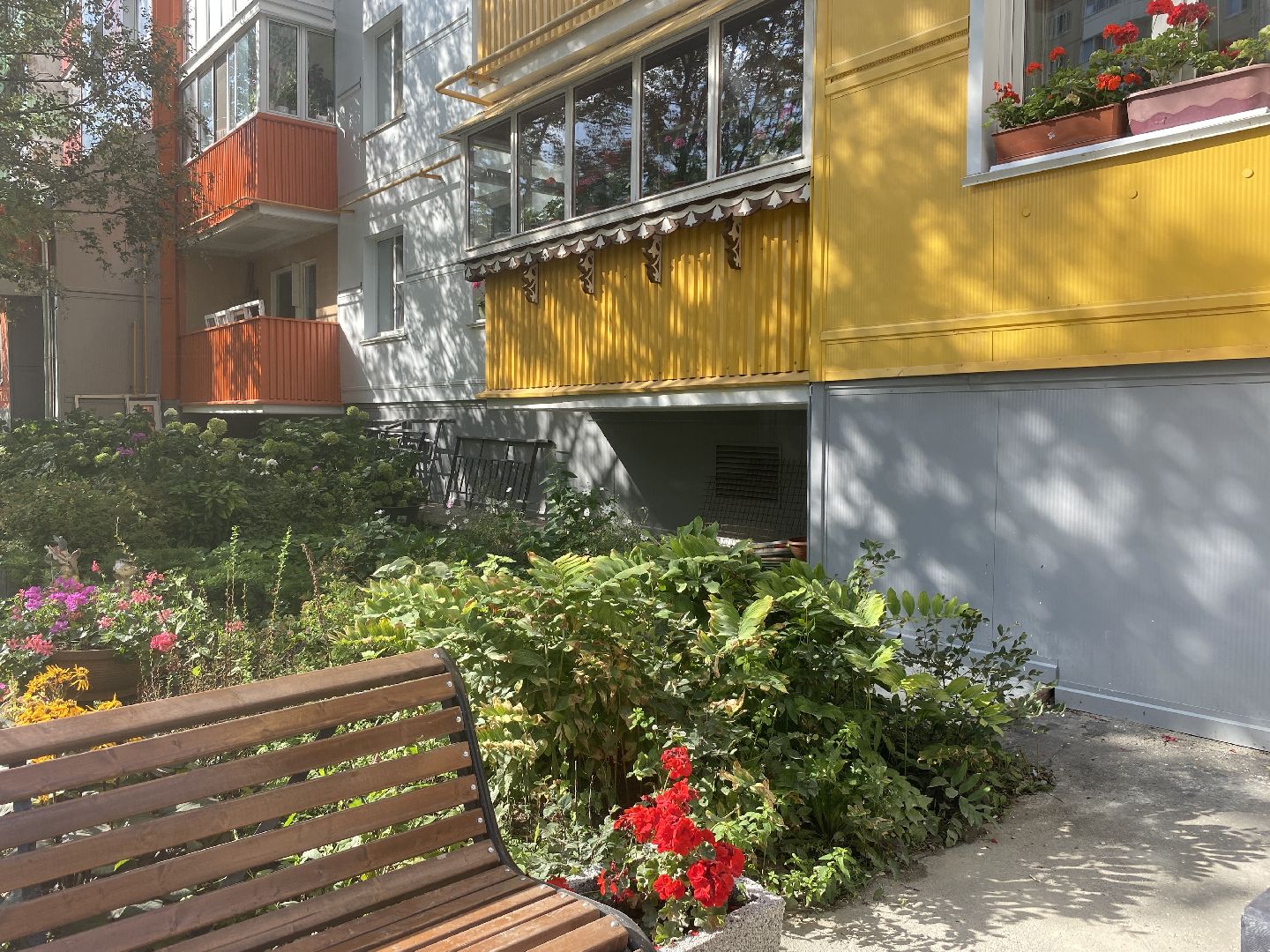 Мой подъезд, ремонт подъездов мкд, заозерный Власиха, замена ступеней, композитные накладки на ступени,