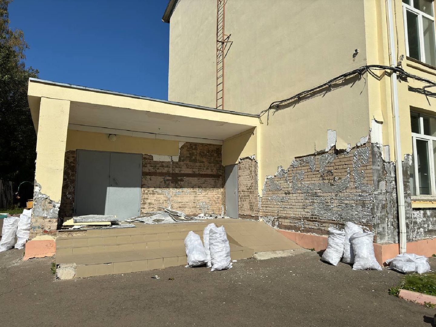 капитальный ремонт школы, фасадные работы, демонтаж, бригада, городской округ восход,