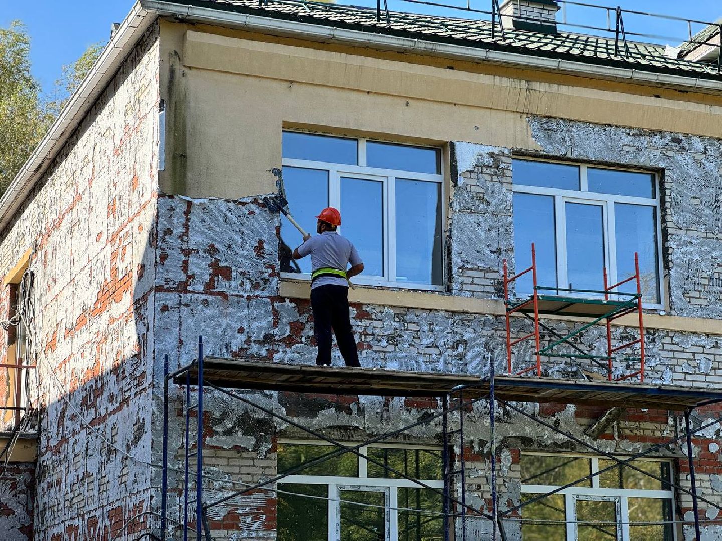 капитальный ремонт школы, фасадные работы, демонтаж, бригада, городской округ восход,