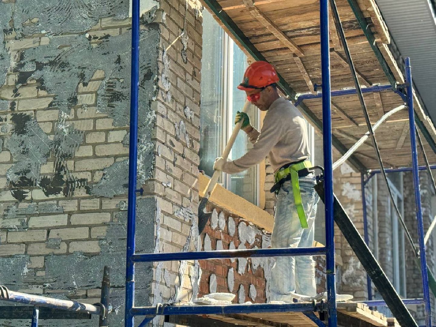 капитальный ремонт школы, фасадные работы, демонтаж, бригада, городской округ восход,