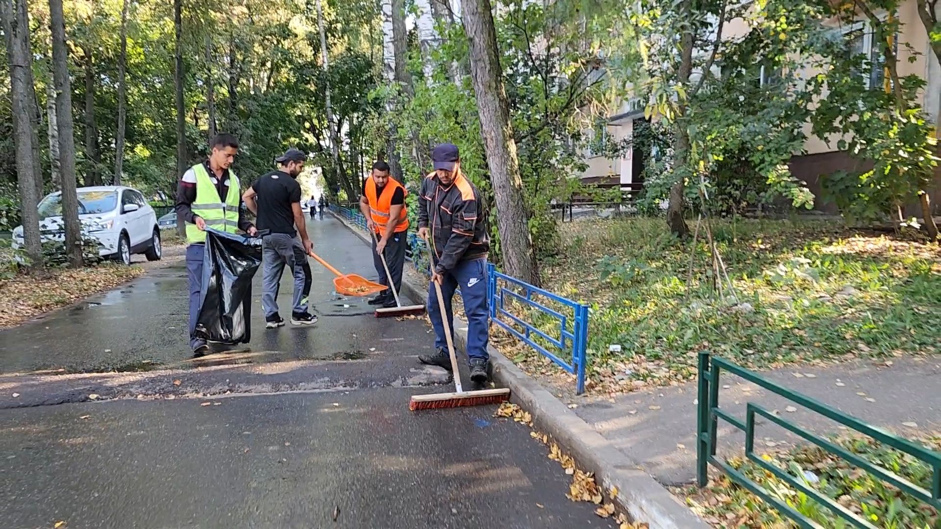 Бронницы, Уборка дворов, Осенняя уборка дворов, Благоустройство,