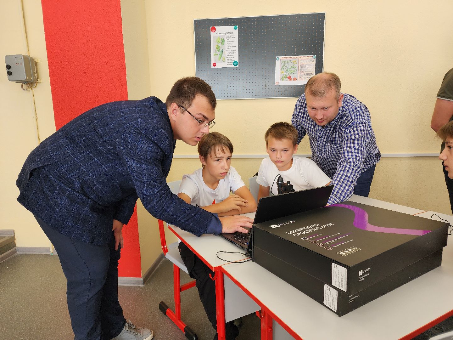 Чехов, школа 9, село Стремилово, учебный центр Точка роста, новый учитель физики, Иван Андреев, целевое направление,