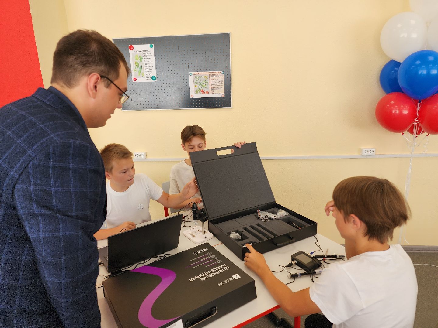 Чехов, школа 9, село Стремилово, учебный центр Точка роста, новый учитель физики, Иван Андреев, целевое направление,