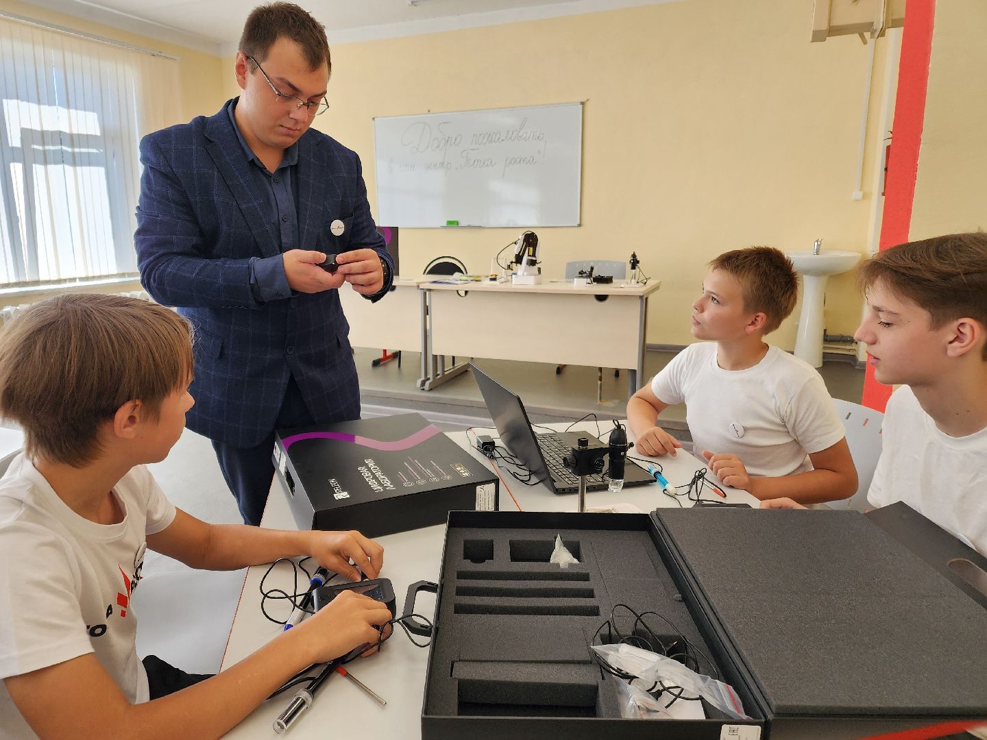 Чехов, школа 9, село Стремилово, учебный центр Точка роста, новый учитель физики, Иван Андреев, целевое направление,