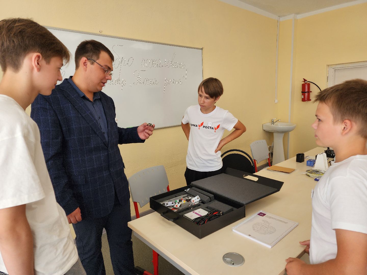 Чехов, школа 9, село Стремилово, учебный центр Точка роста, новый учитель физики, Иван Андреев, целевое направление,