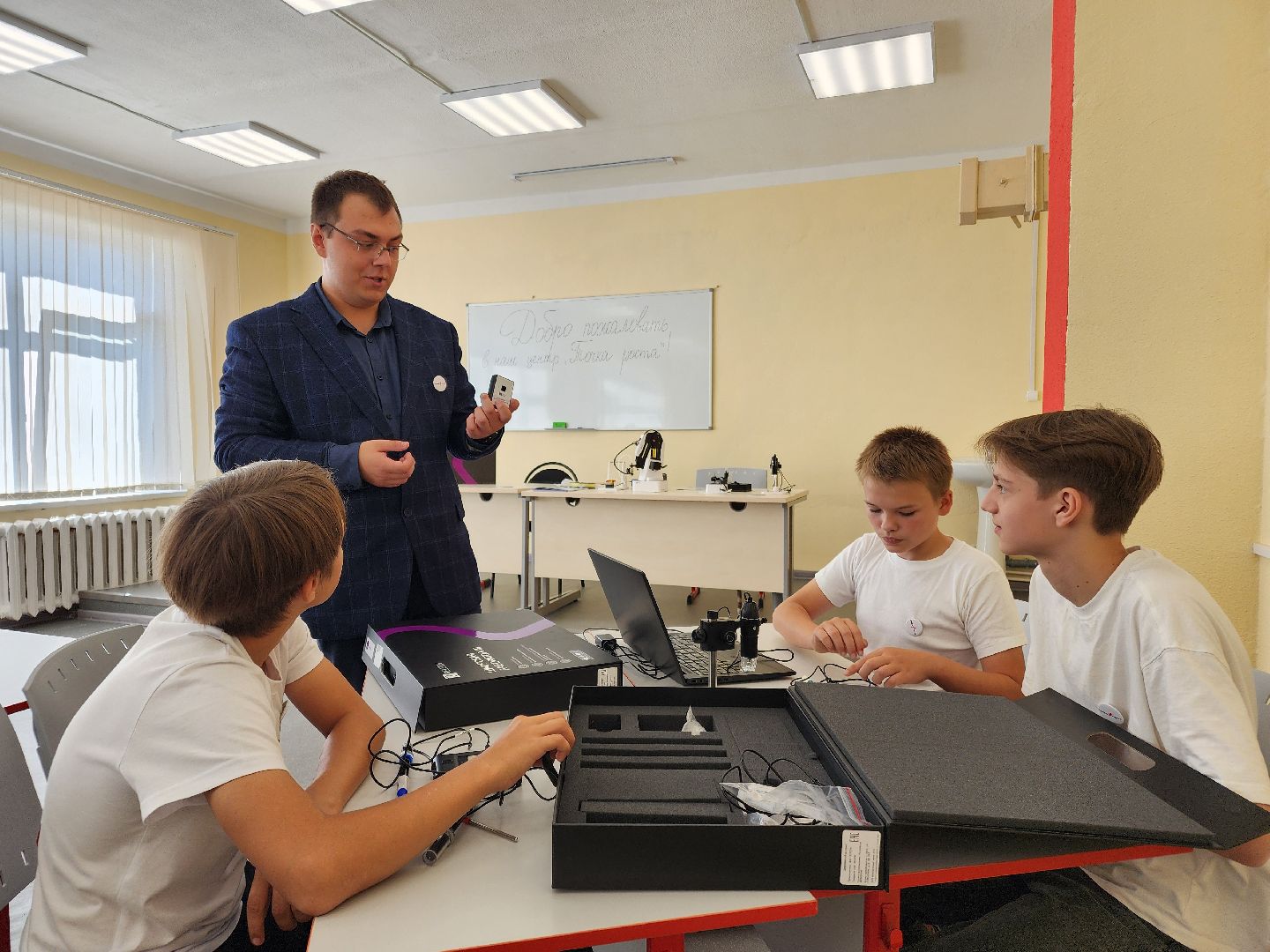 Чехов, школа 9, село Стремилово, учебный центр Точка роста, новый учитель физики, Иван Андреев, целевое направление,