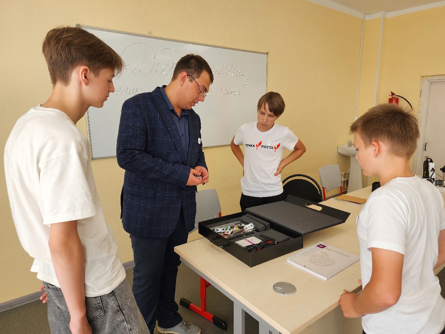 Чехов, школа 9, село Стремилово, учебный центр Точка роста, новый учитель физики, Иван Андреев, целевое направление,