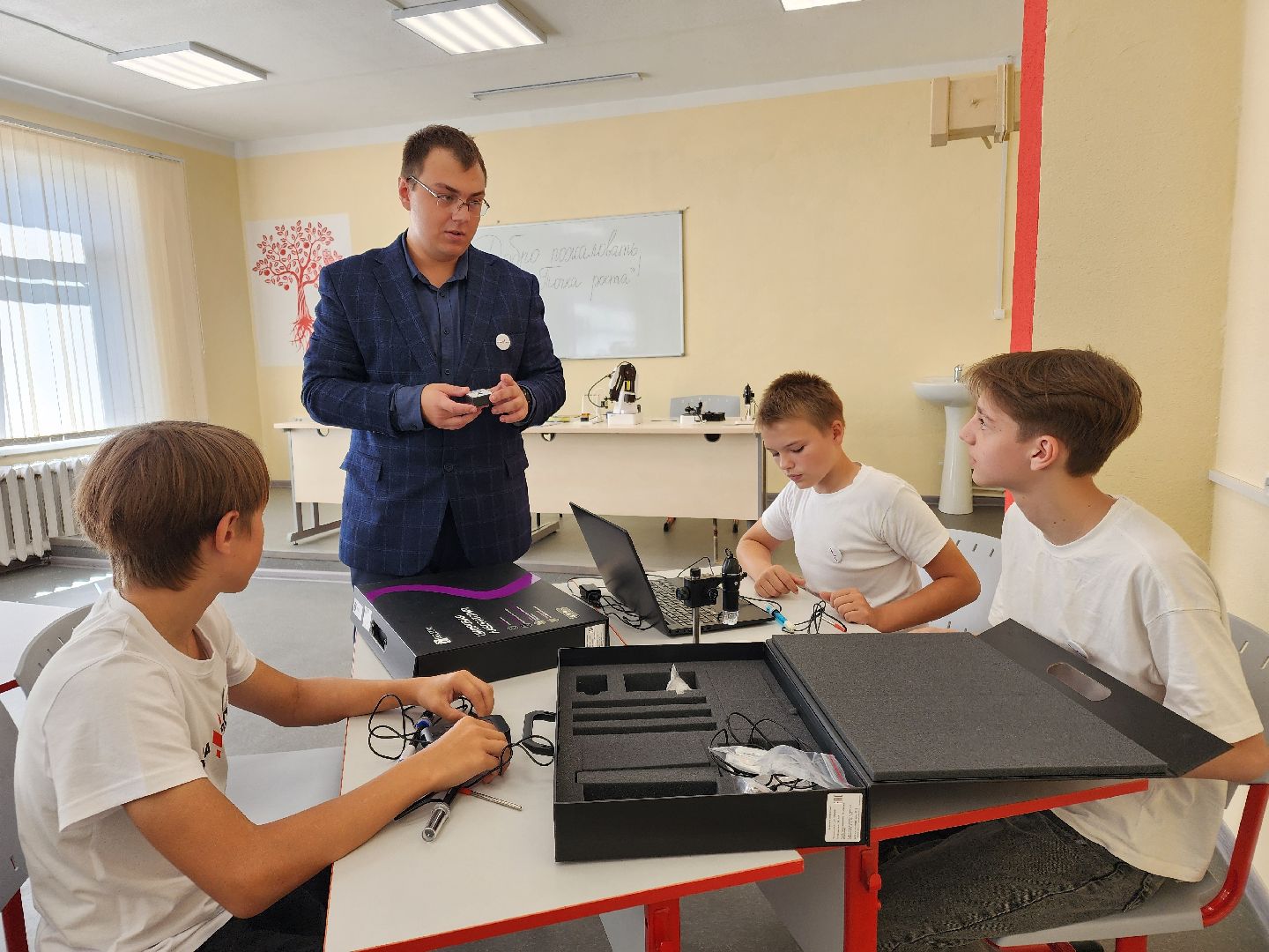 Чехов, школа 9, село Стремилово, учебный центр Точка роста, новый учитель физики, Иван Андреев, целевое направление,