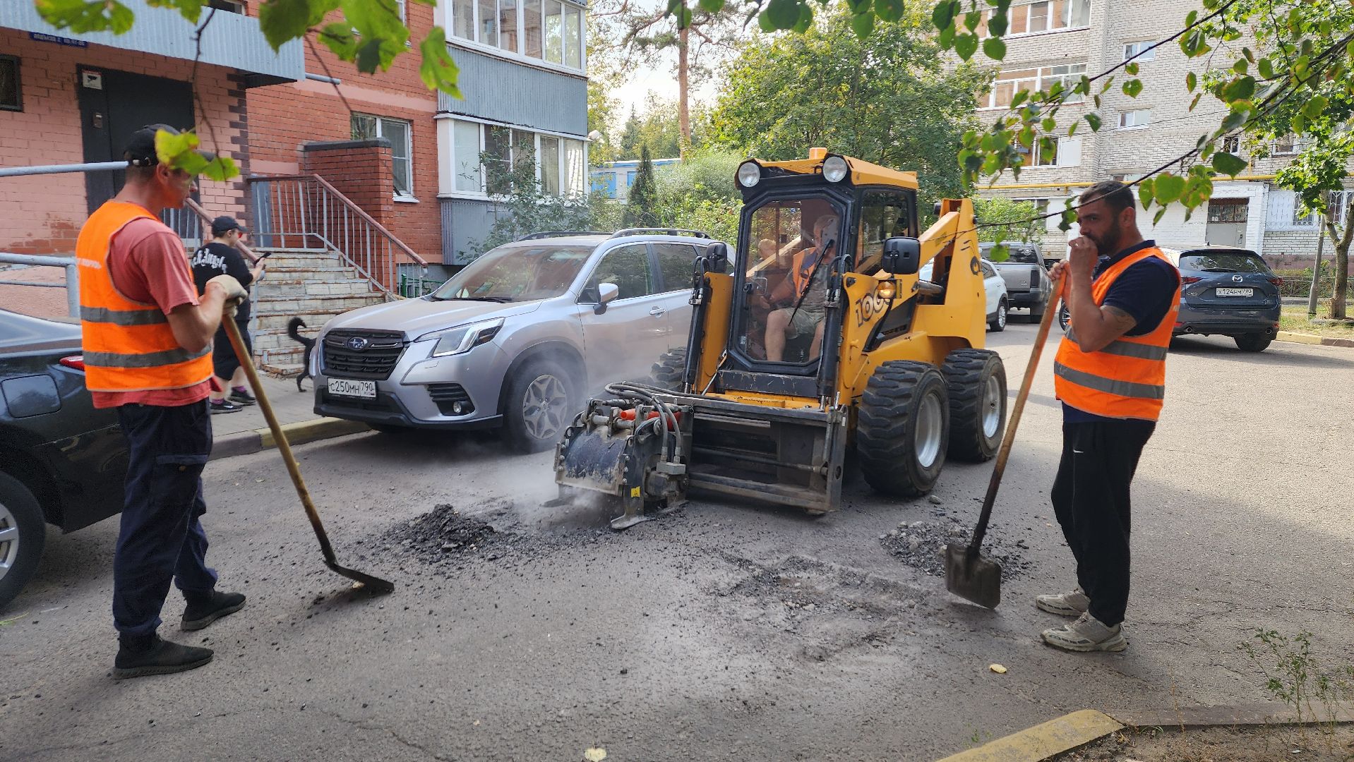 пушкино, ямочный ремонт, асфальтирование, бригада рабочих,
