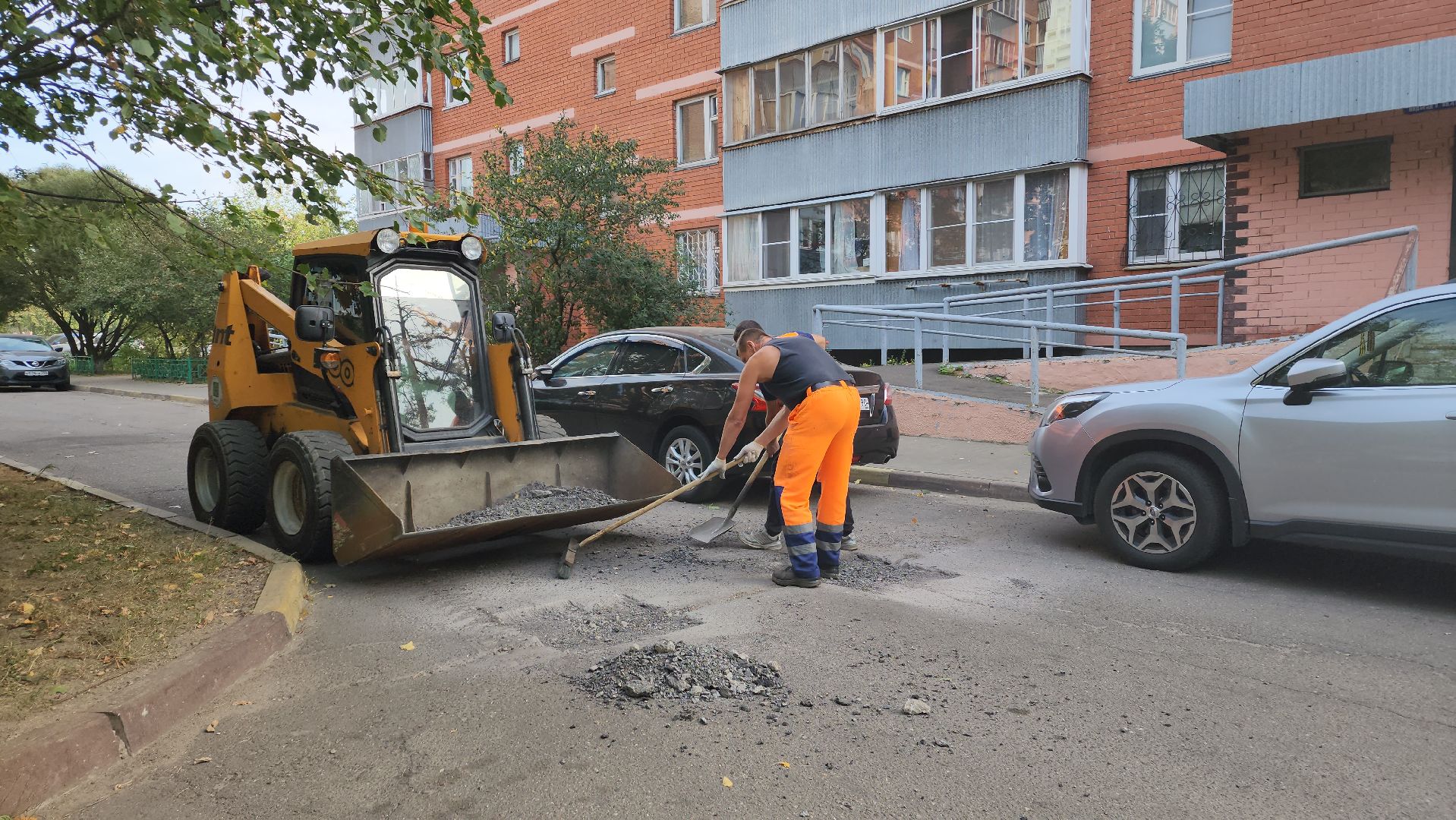 пушкино, ямочный ремонт, асфальтирование, бригада рабочих,