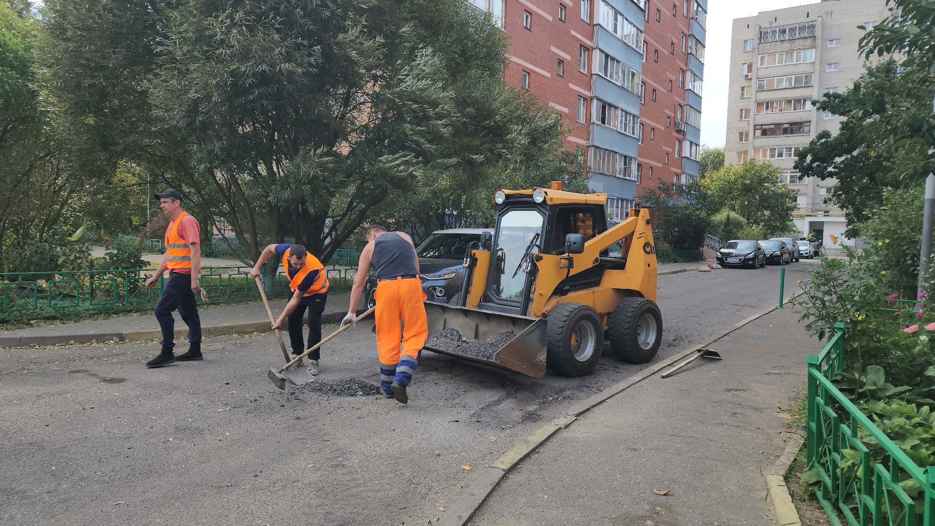 пушкино, ямочный ремонт, асфальтирование, бригада рабочих,