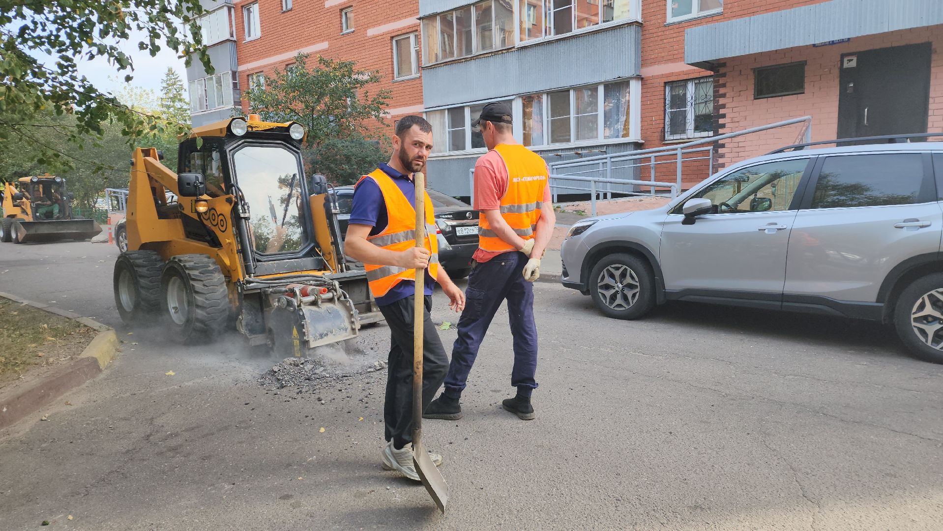 пушкино, ямочный ремонт, асфальтирование, бригада рабочих,