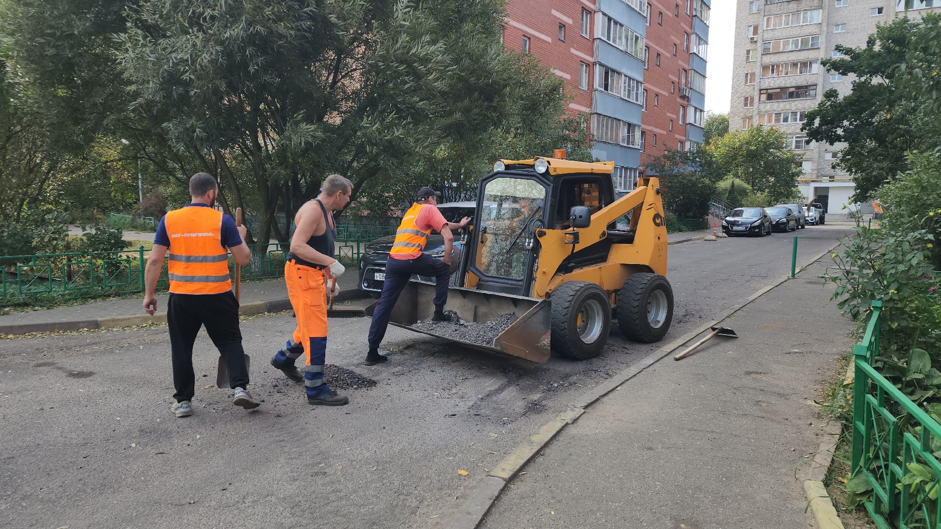 пушкино, ямочный ремонт, асфальтирование, бригада рабочих,