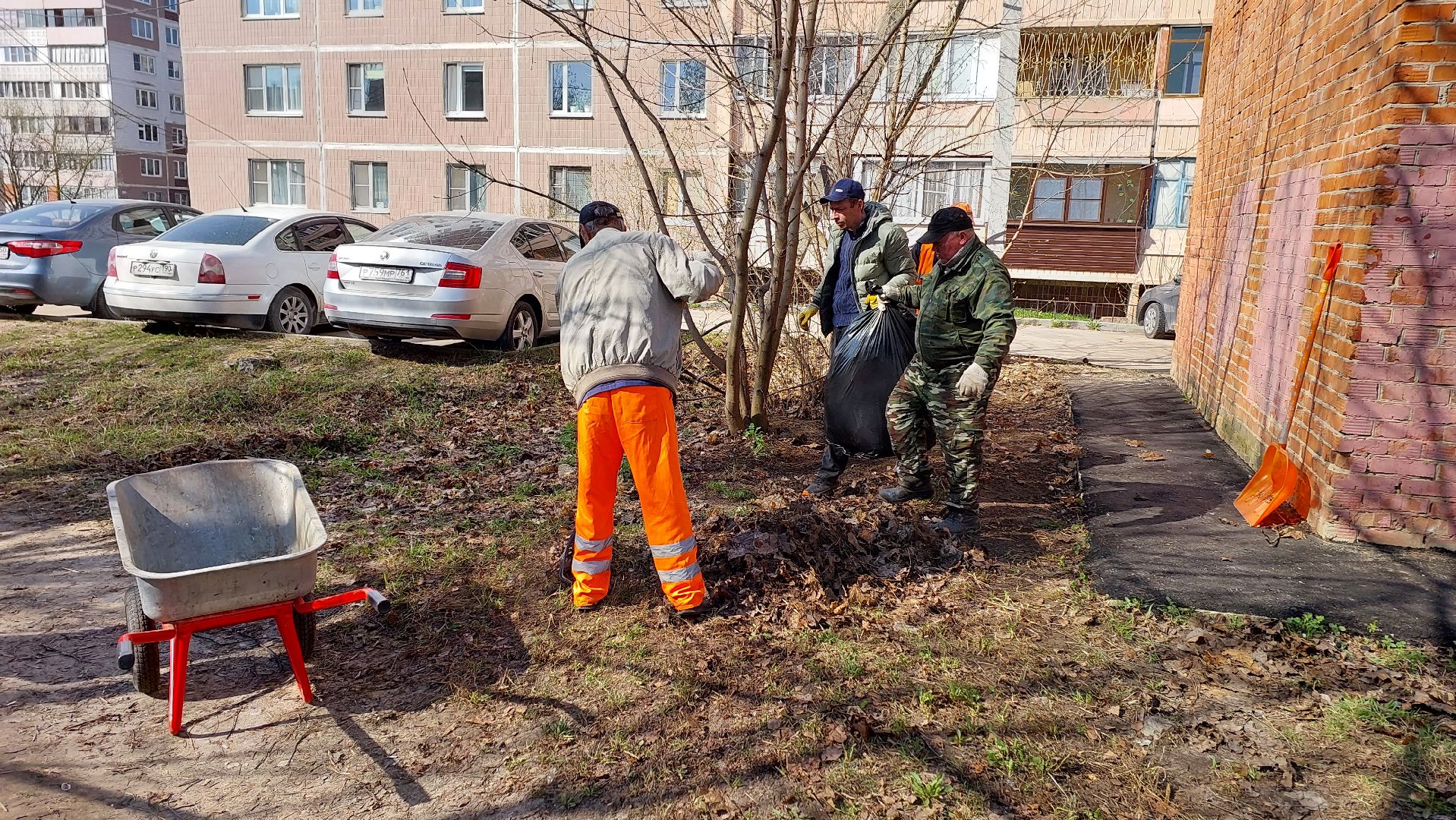 субботник, месячник по уборке, подмосковье, комбинат благоустройства, серпухов,