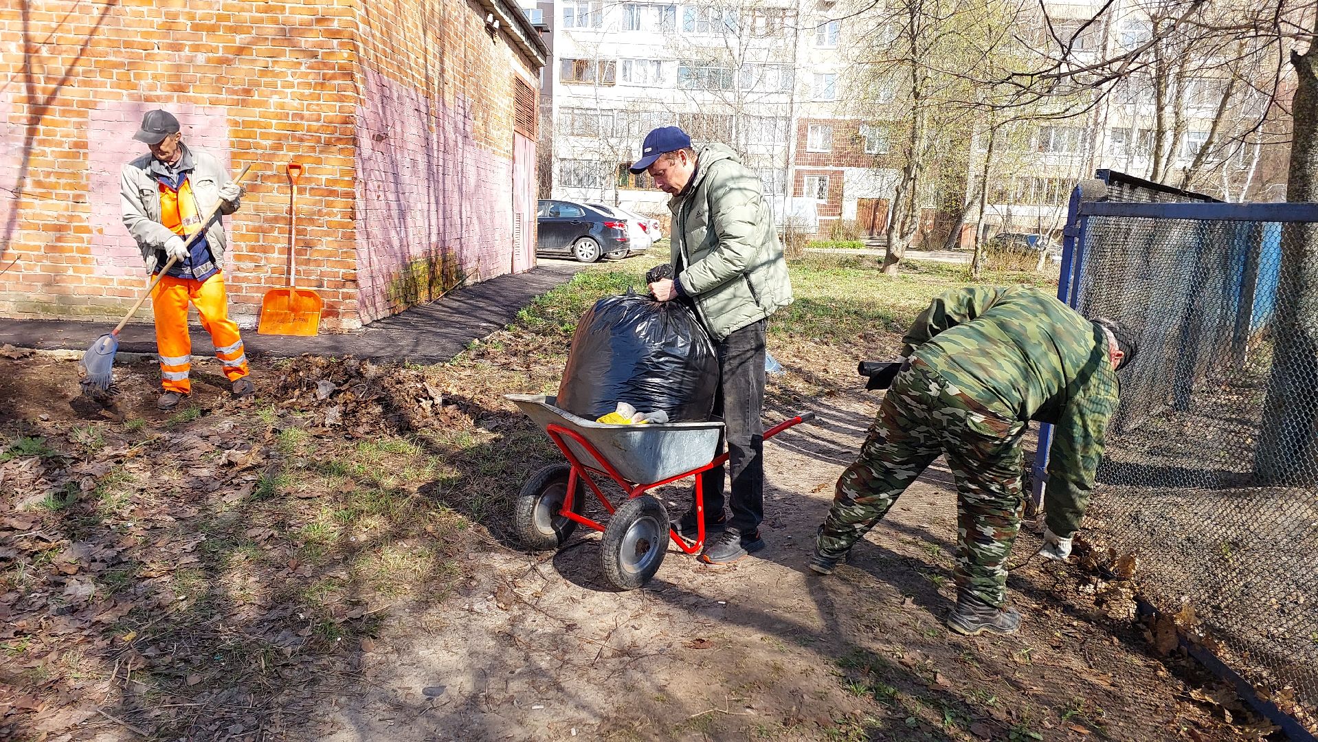 субботник, месячник по уборке, подмосковье, комбинат благоустройства, серпухов,