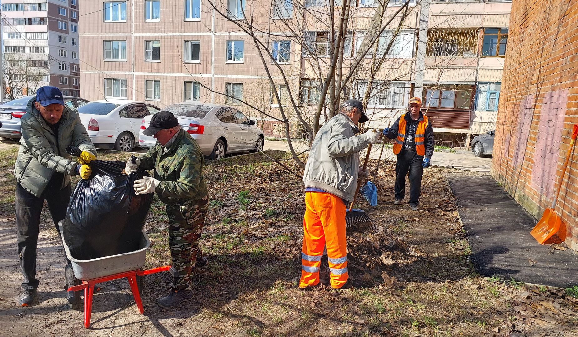 субботник, месячник по уборке, подмосковье, комбинат благоустройства, серпухов,
