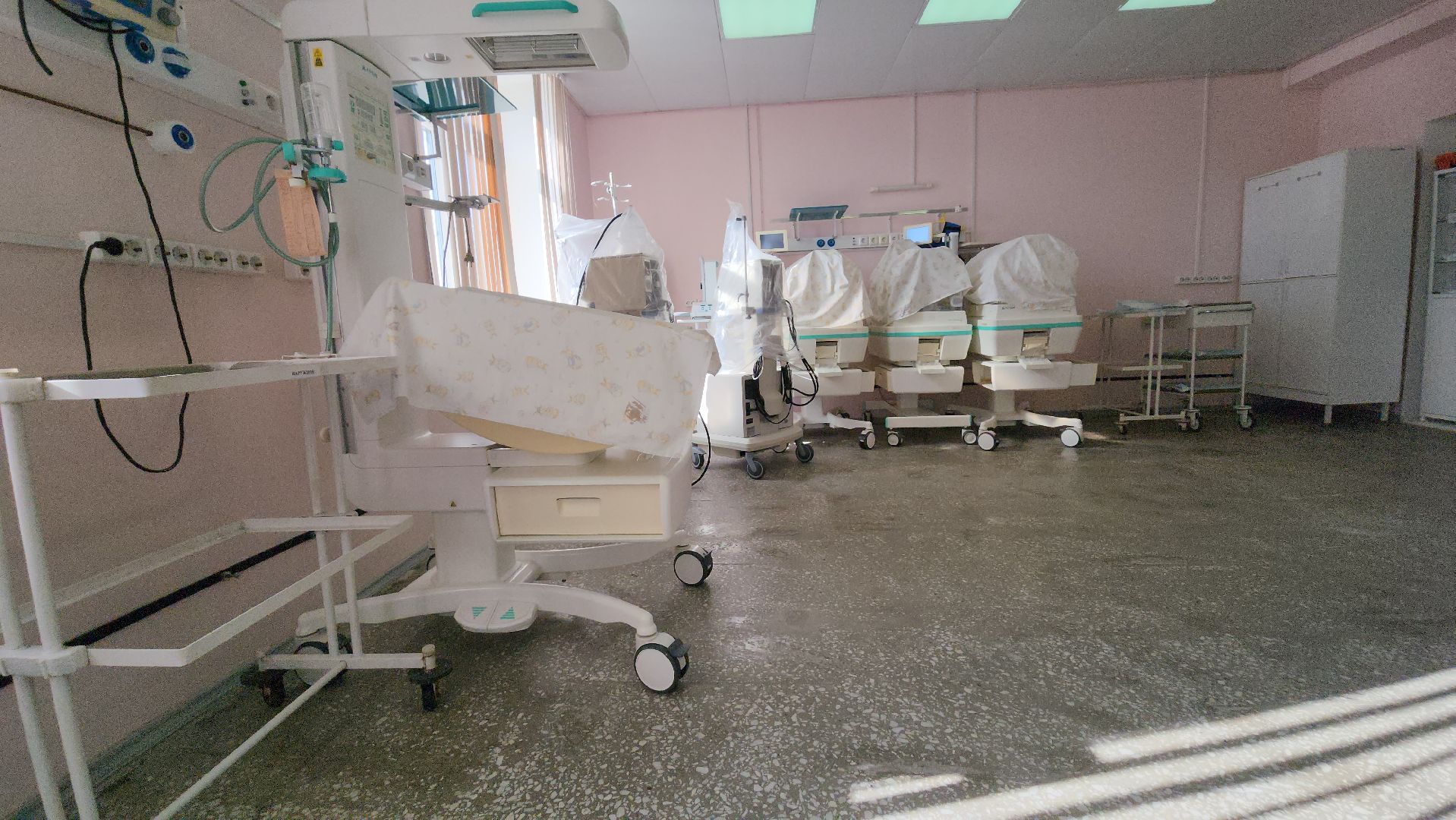 серпухов, серпуховский роддом, кувез, младенцы, новое медоборудование,