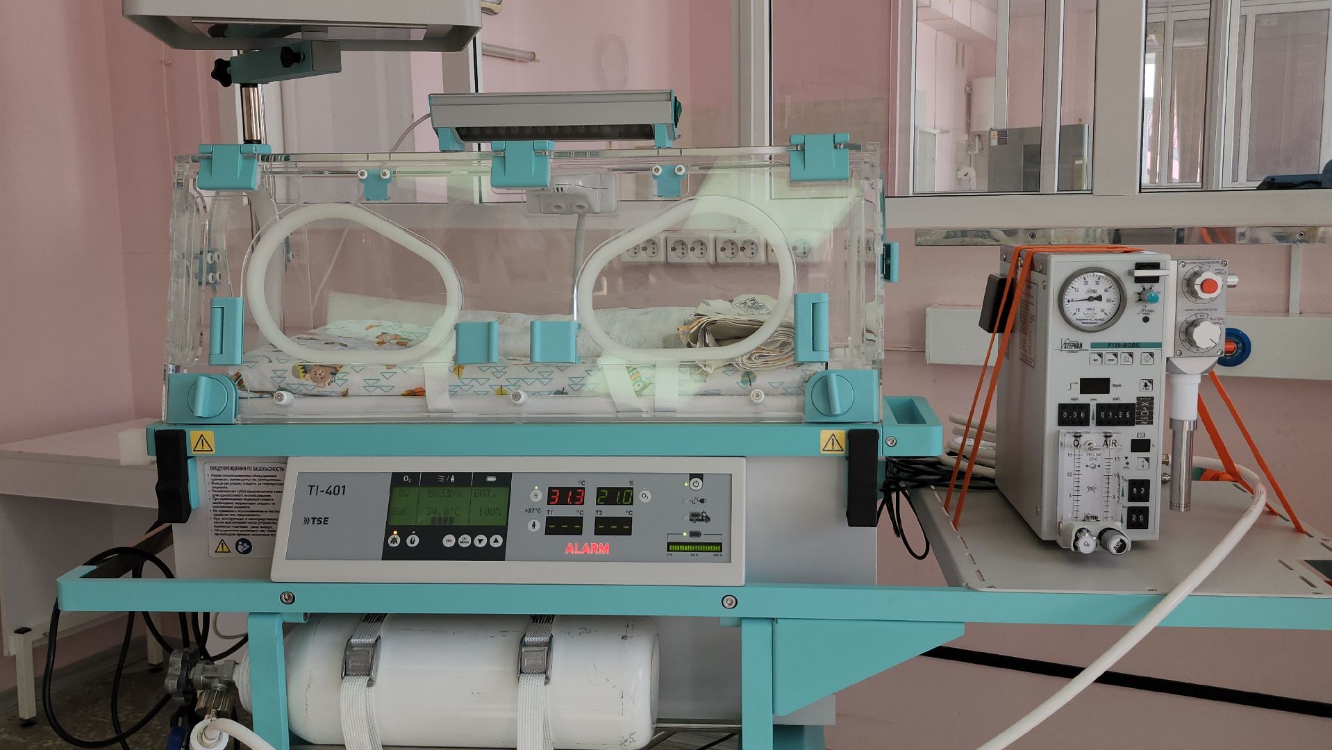 серпухов, серпуховский роддом, кувез, младенцы, новое медоборудование,