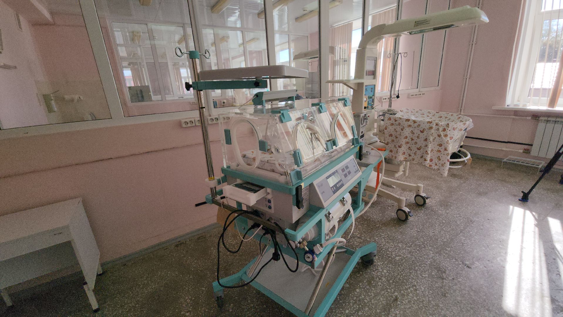 серпухов, серпуховский роддом, кувез, младенцы, новое медоборудование,