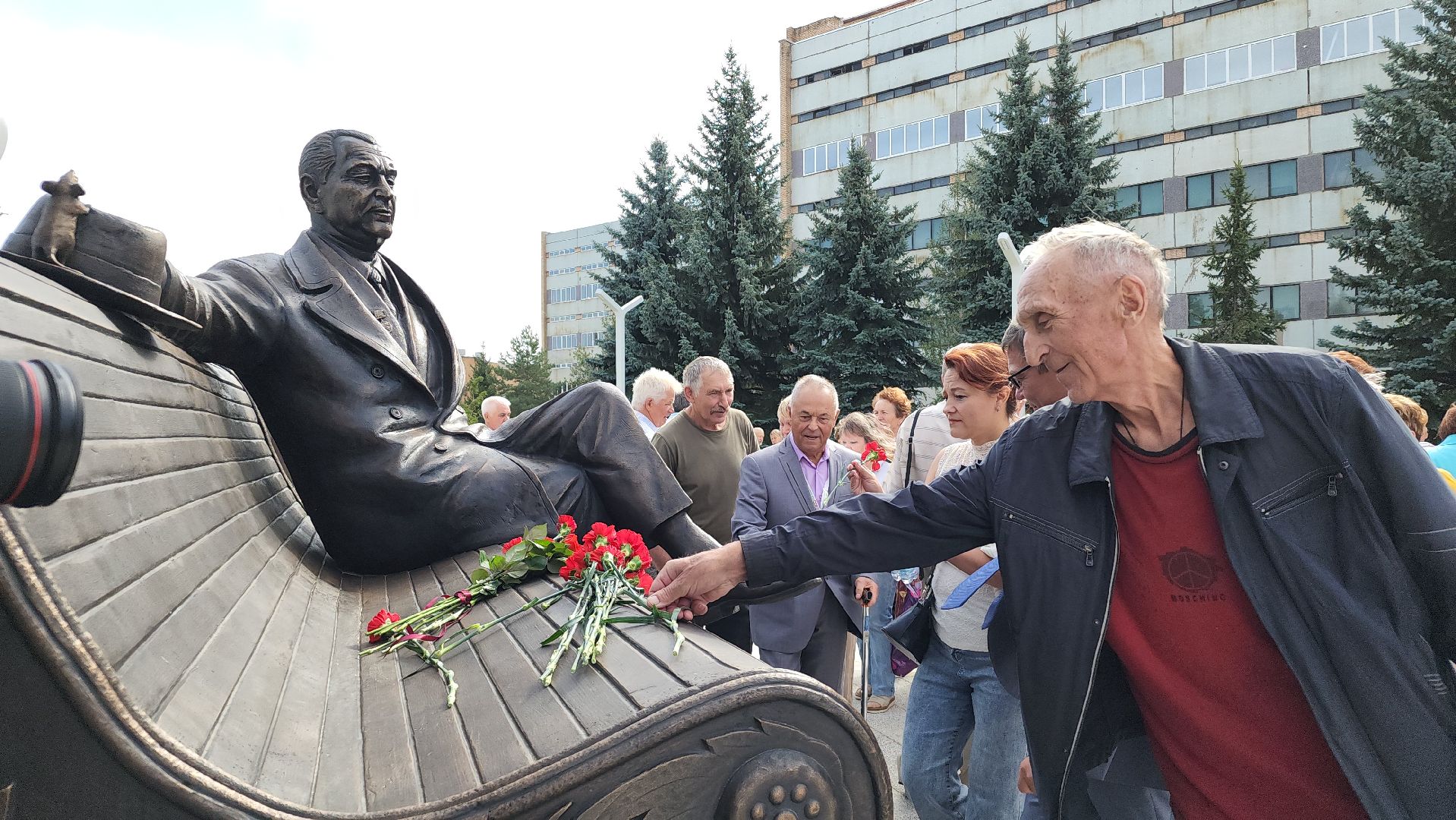 памятник, советский биолог, Щелковский биокомбинат, Лосино-Петровский,