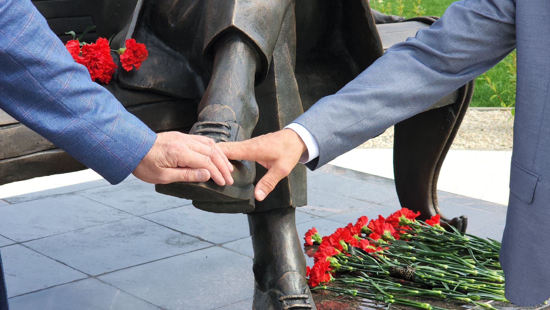 памятник, советский биолог, Щелковский биокомбинат, Лосино-Петровский,