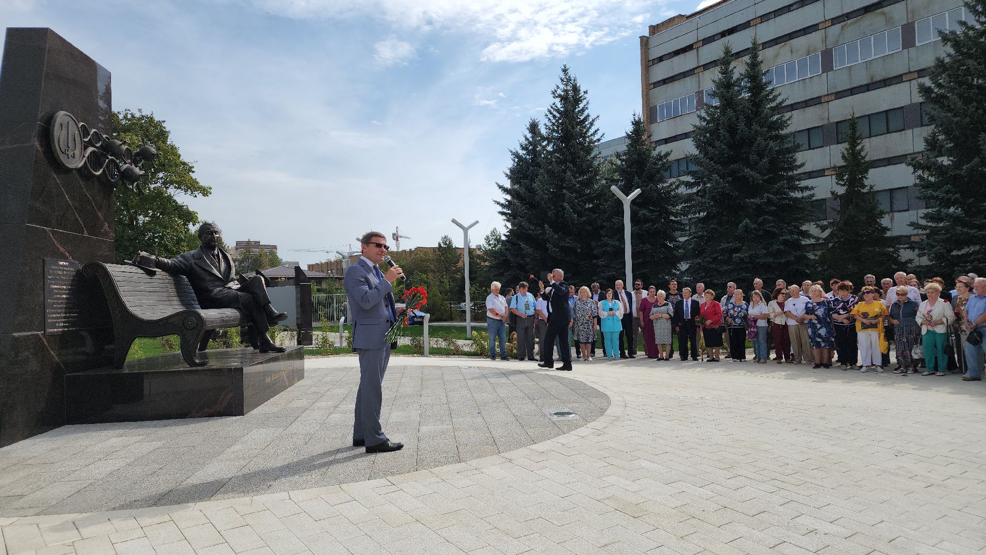 памятник, советский биолог, Щелковский биокомбинат, Лосино-Петровский,