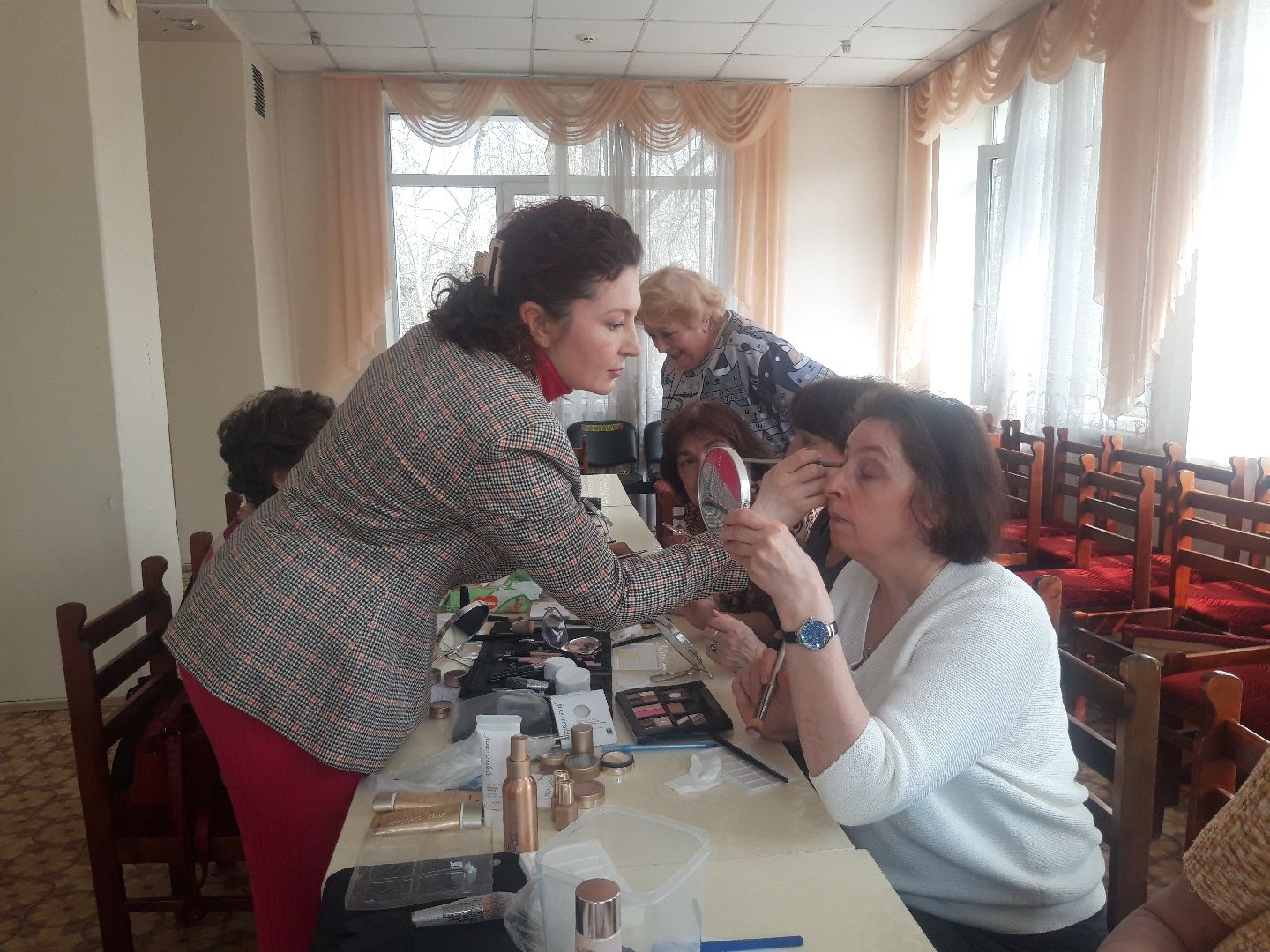 помощь людям, доброе дело, искусство,