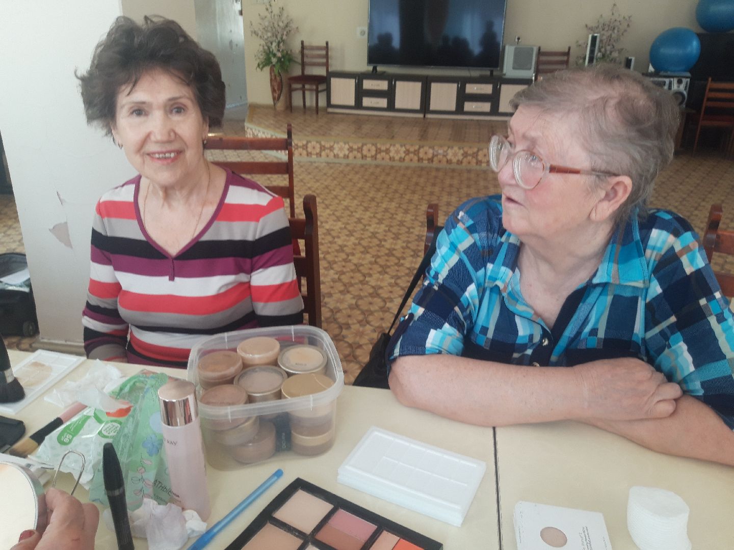 помощь людям, доброе дело, искусство,