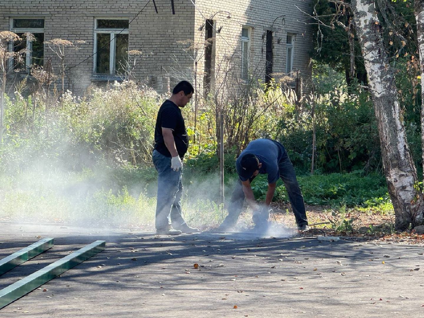 ограждение, городской округ восход, бригада рабочих, футбольное поле,