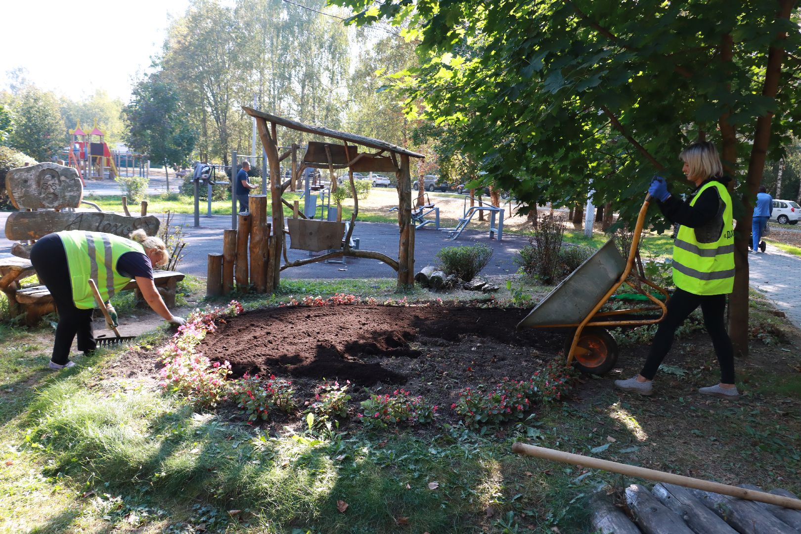 озеленение, цветочные клумбы, скверы,