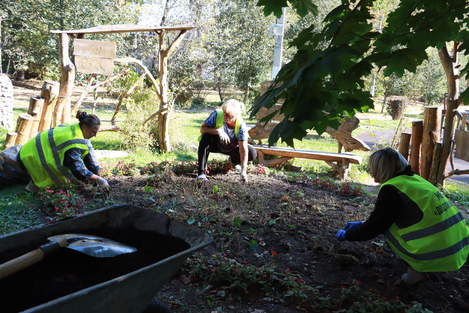 озеленение, цветочные клумбы, скверы,