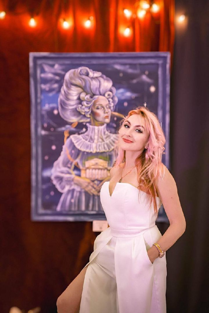 выставка картин, цдк, художница, творчество, сюрреализм, магия, свет, открытие,