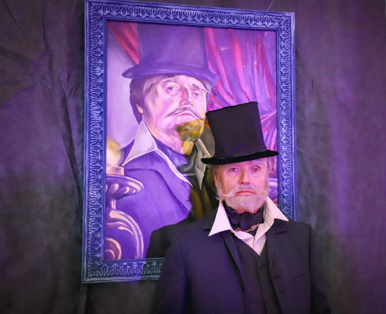 выставка картин, цдк, художница, творчество, сюрреализм, магия, свет, открытие,