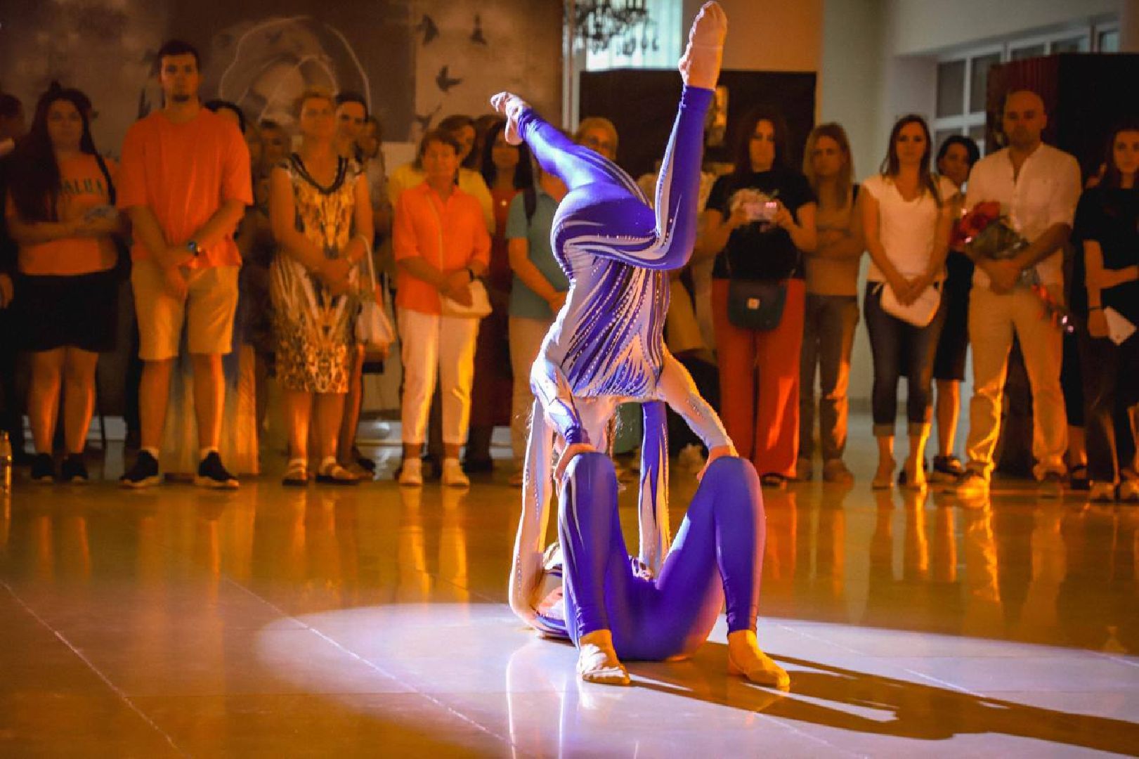 выставка картин, цдк, художница, творчество, сюрреализм, магия, свет, открытие,