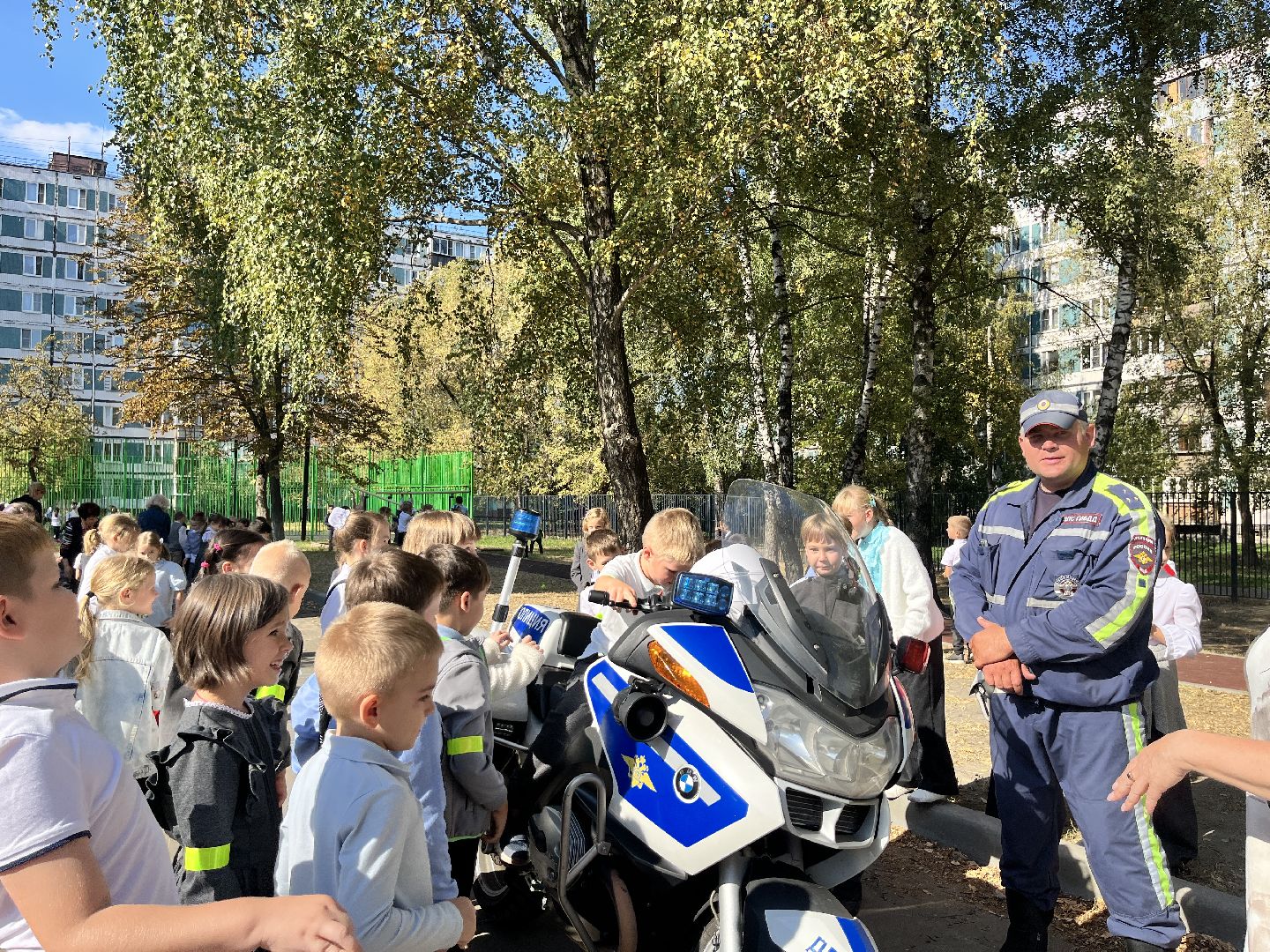 гибдд, госавтоинспекторы, госавтоинспекция, дети, школа, школьники, день безопасности, День безопасности дорожного движения,