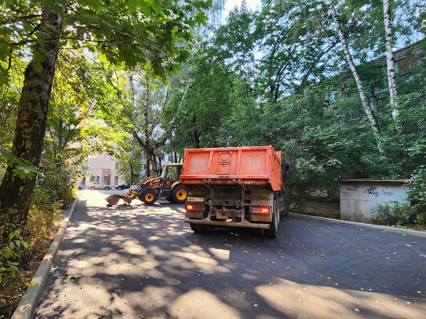 Благоустройство, придомовая территория, замена асфальта во дворе,