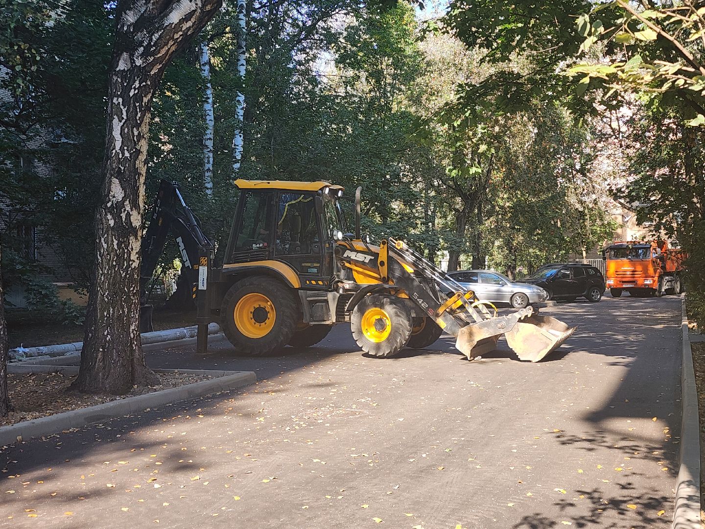 Благоустройство, придомовая территория, замена асфальта во дворе,