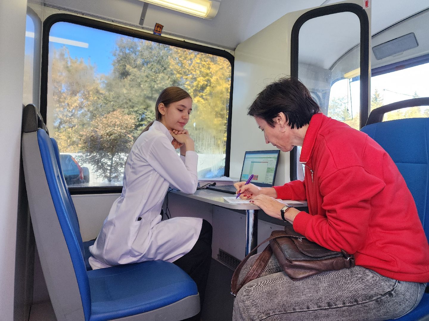 Чехов, МФЦ, передвижной ФАП, мобильный ФАП, фельдшерско-акушерский пункт, вакцинация от гриппа, прививки от гриппа, вакцинация от пневмонии, вакцина от гриппа, Чеховская больница,