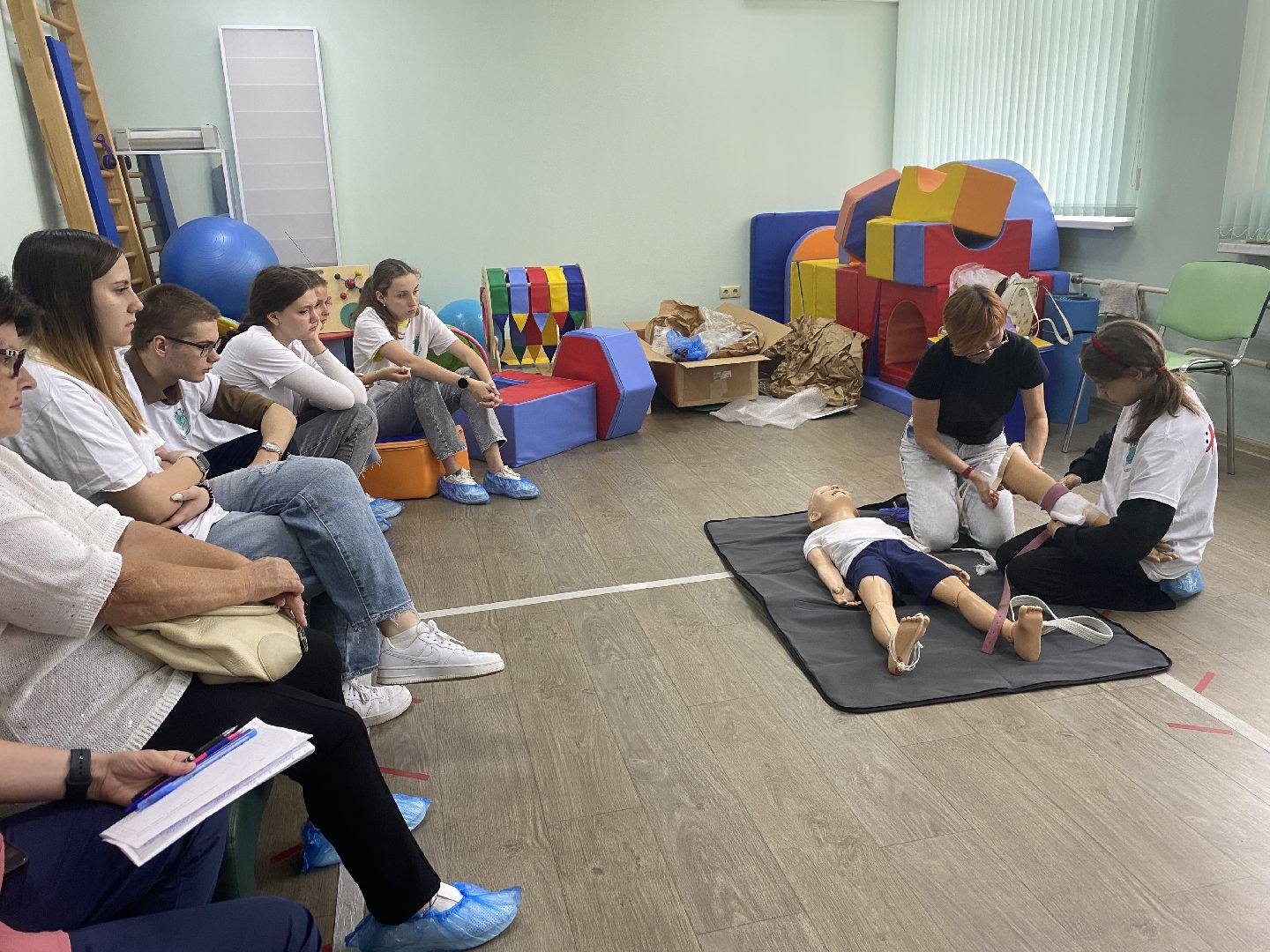 первая медицинская помощь, НИКИ детства, доврачебная помощь, помощь при травме, обучение волонтеров-медиков,