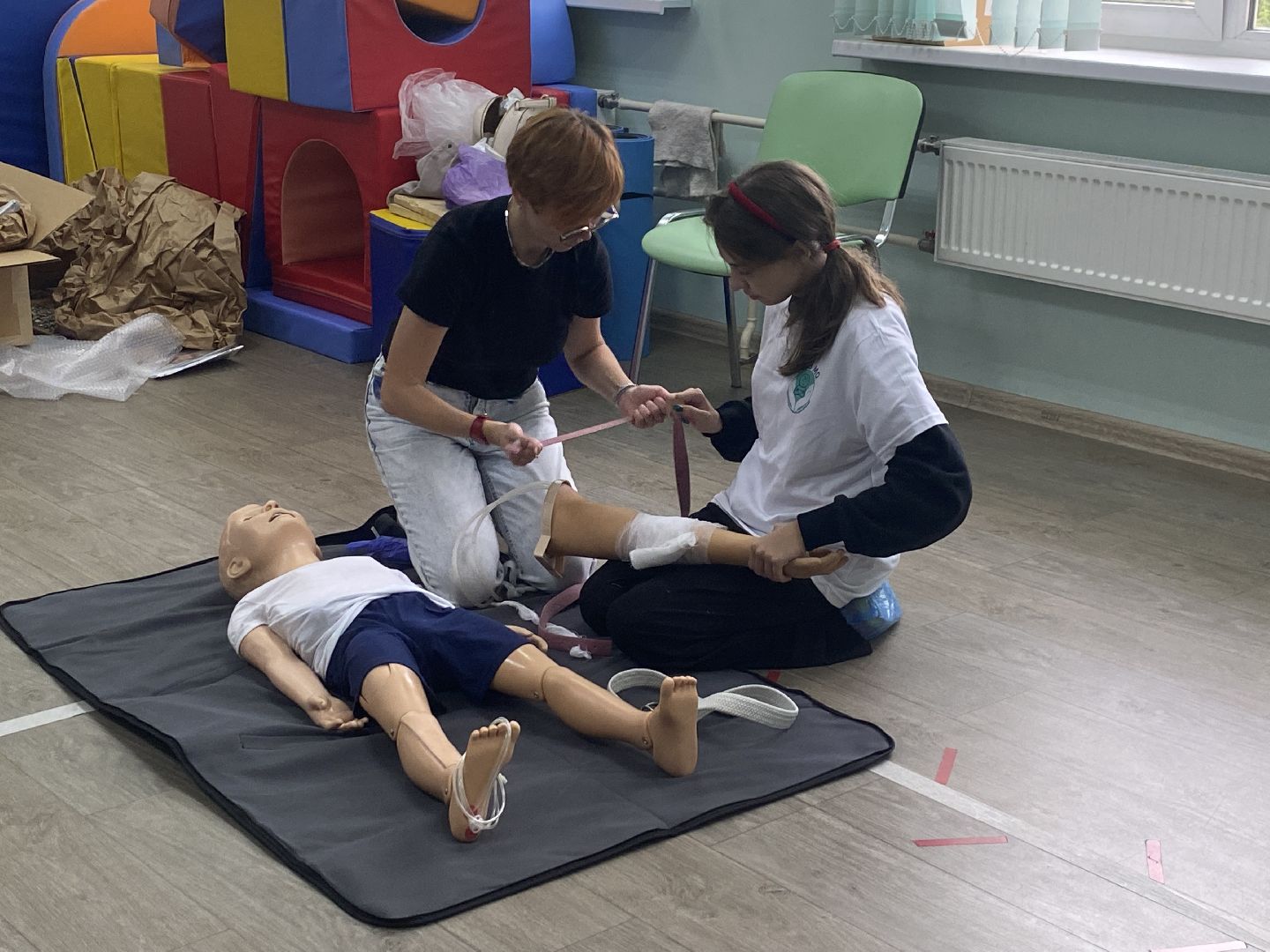 первая медицинская помощь, НИКИ детства, доврачебная помощь, помощь при травме, обучение волонтеров-медиков,