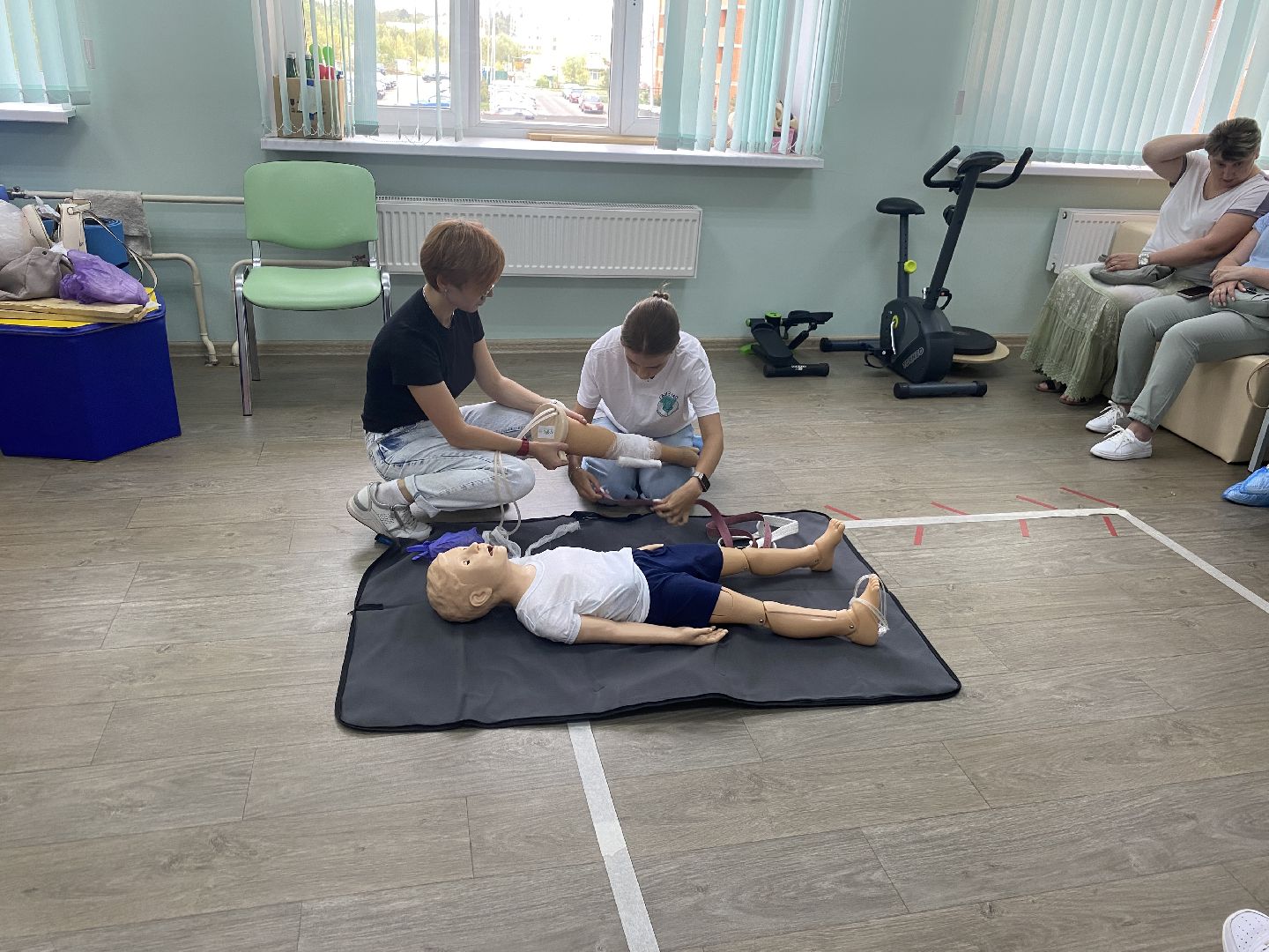 первая медицинская помощь, НИКИ детства, доврачебная помощь, помощь при травме, обучение волонтеров-медиков,