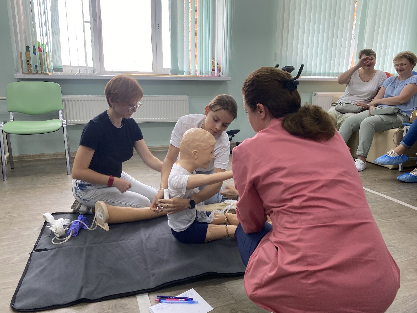 первая медицинская помощь, НИКИ детства, доврачебная помощь, помощь при травме, обучение волонтеров-медиков,
