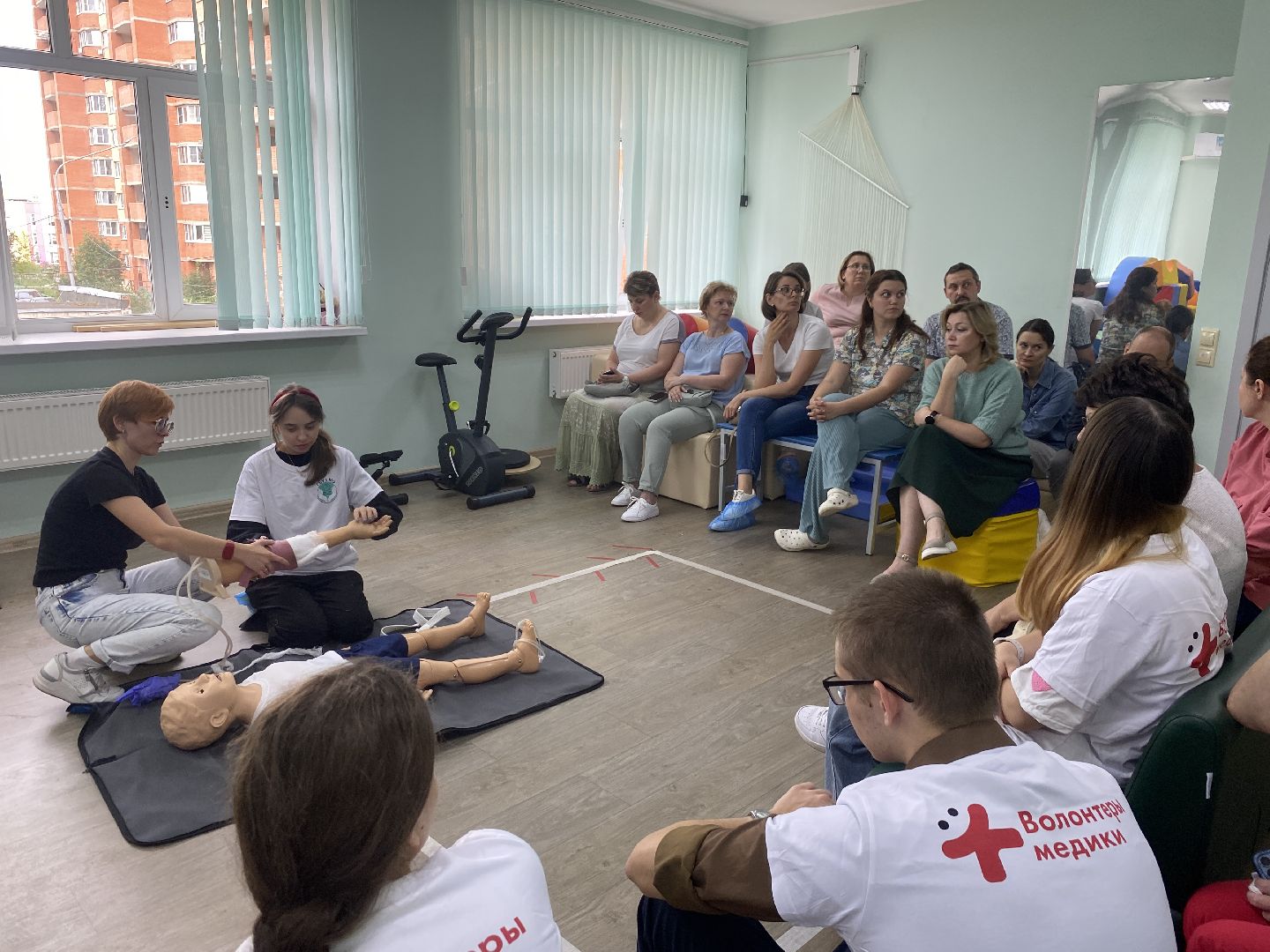 первая медицинская помощь, НИКИ детства, доврачебная помощь, помощь при травме, обучение волонтеров-медиков,