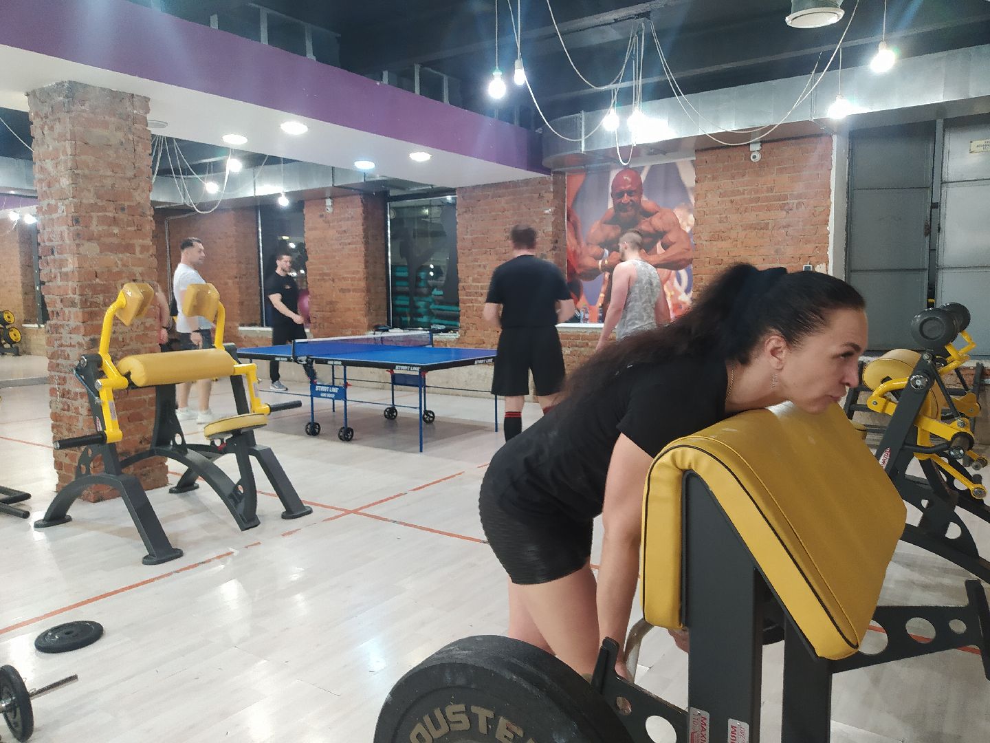 Спорт, подъём штанги на бицепс, соревнования, рекордсменка