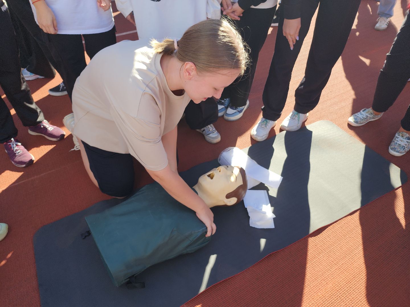первая помощь, движение первых,
