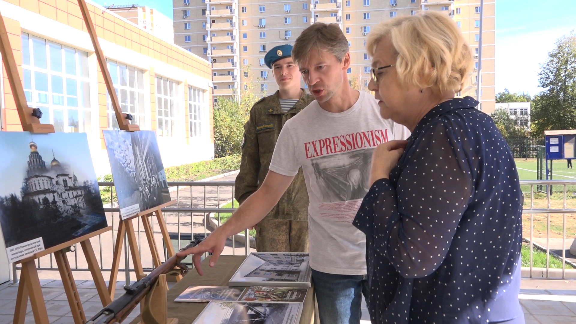 выставка посвященная ВОВ, школа Попова волонтеры, Власиха школа Попова, фотовыставка ВОВ, связь времен,